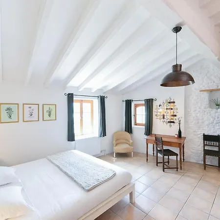 Hotel La Plaine 3*